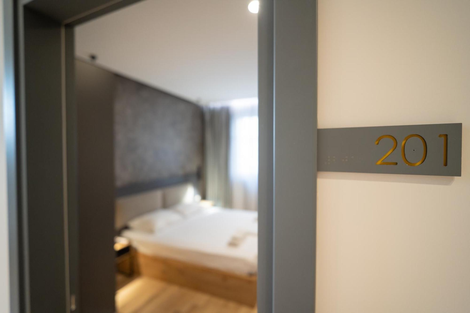 Center Boutique Hotel Tirana Exterior photo