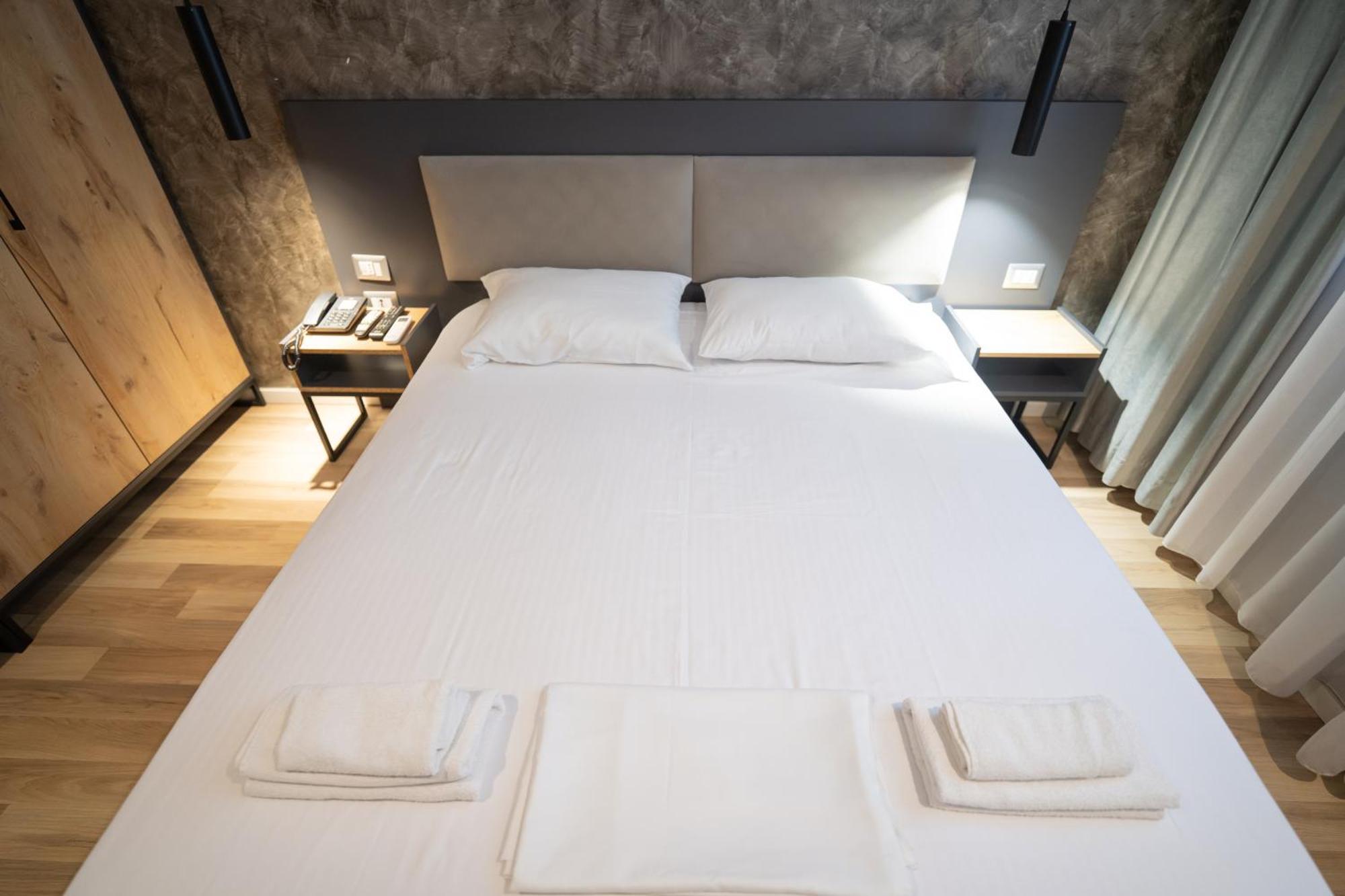 Center Boutique Hotel Tirana Exterior photo