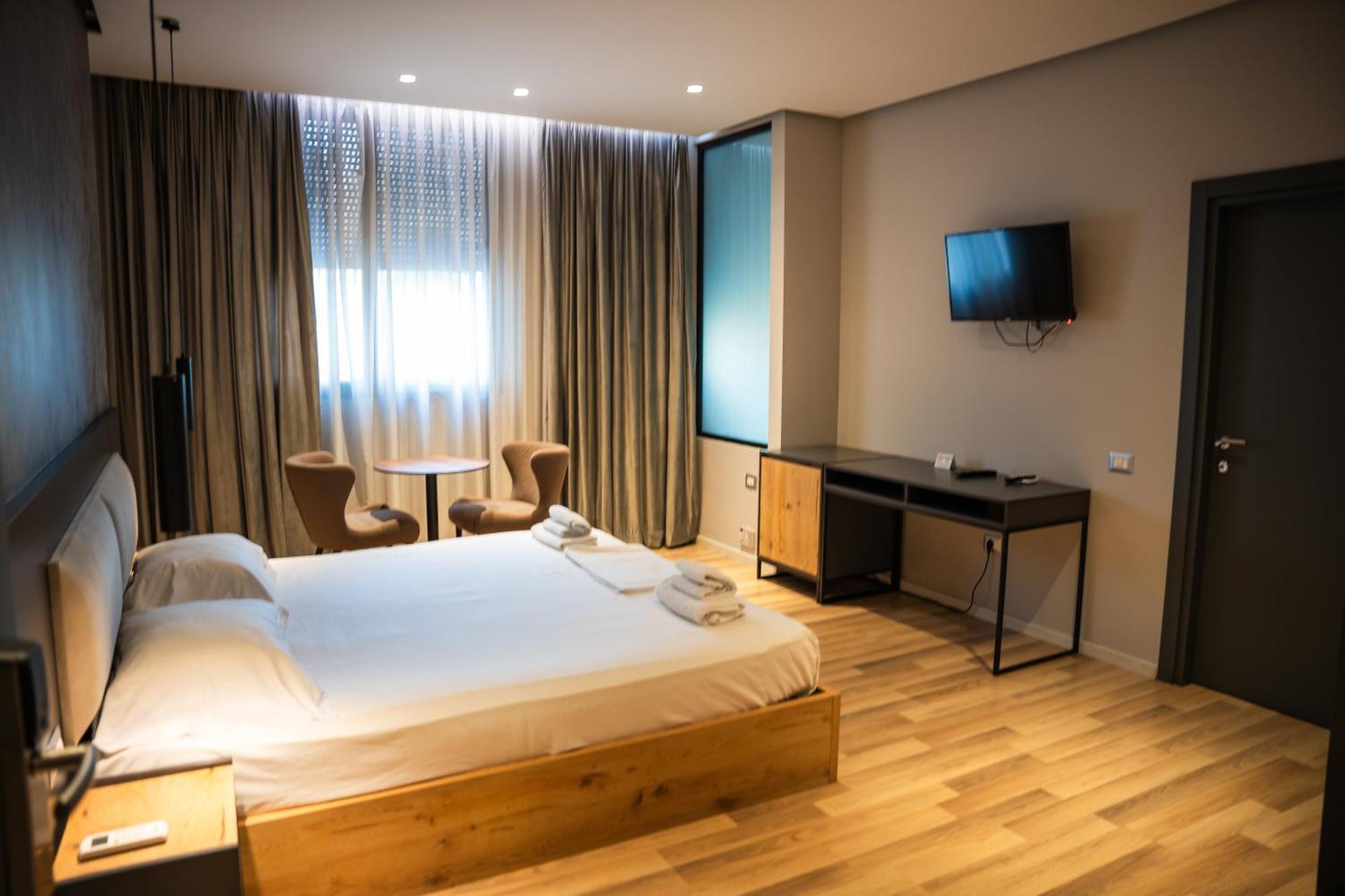 Center Boutique Hotel Tirana Exterior photo