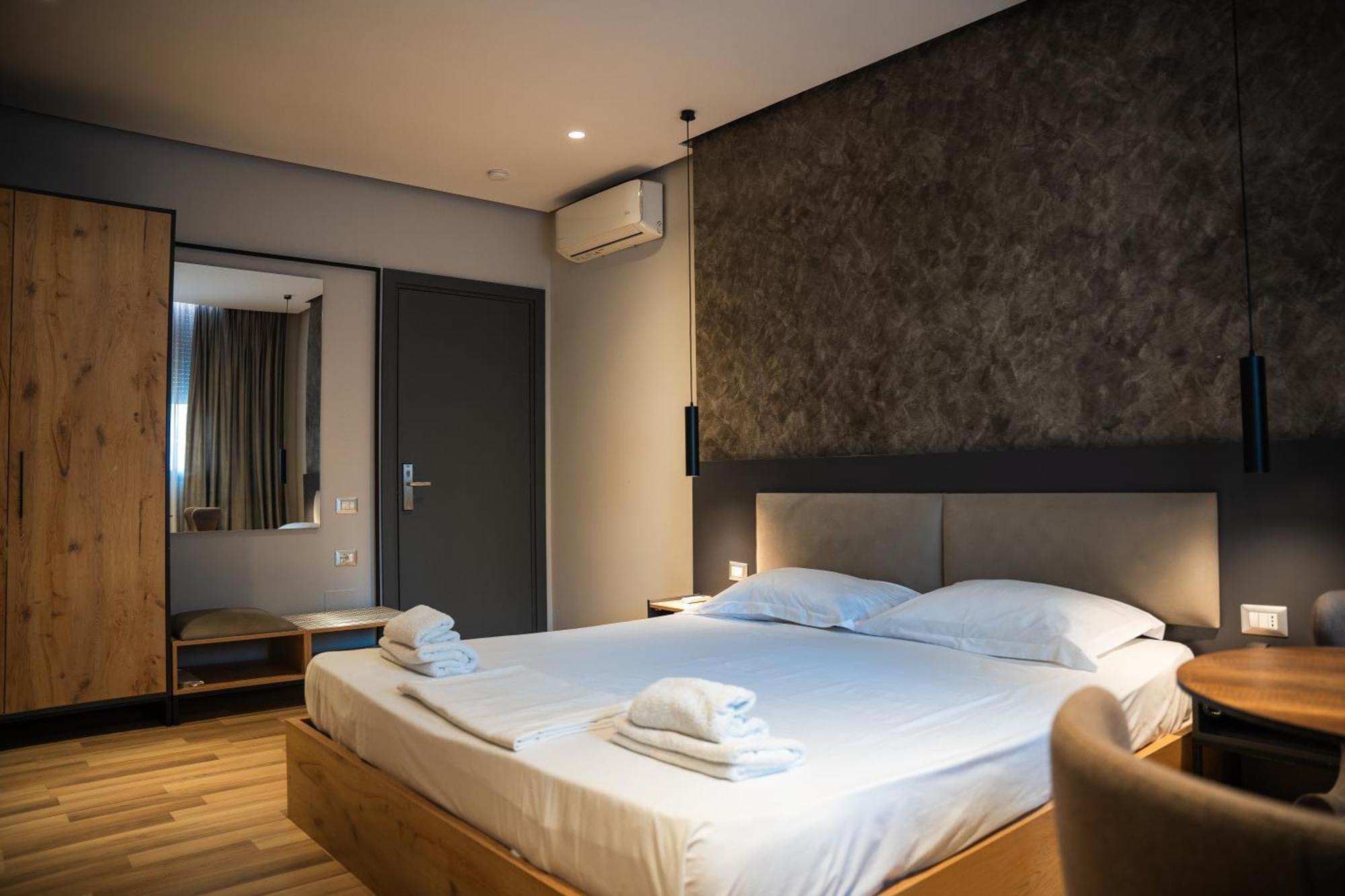 Center Boutique Hotel Tirana Exterior photo