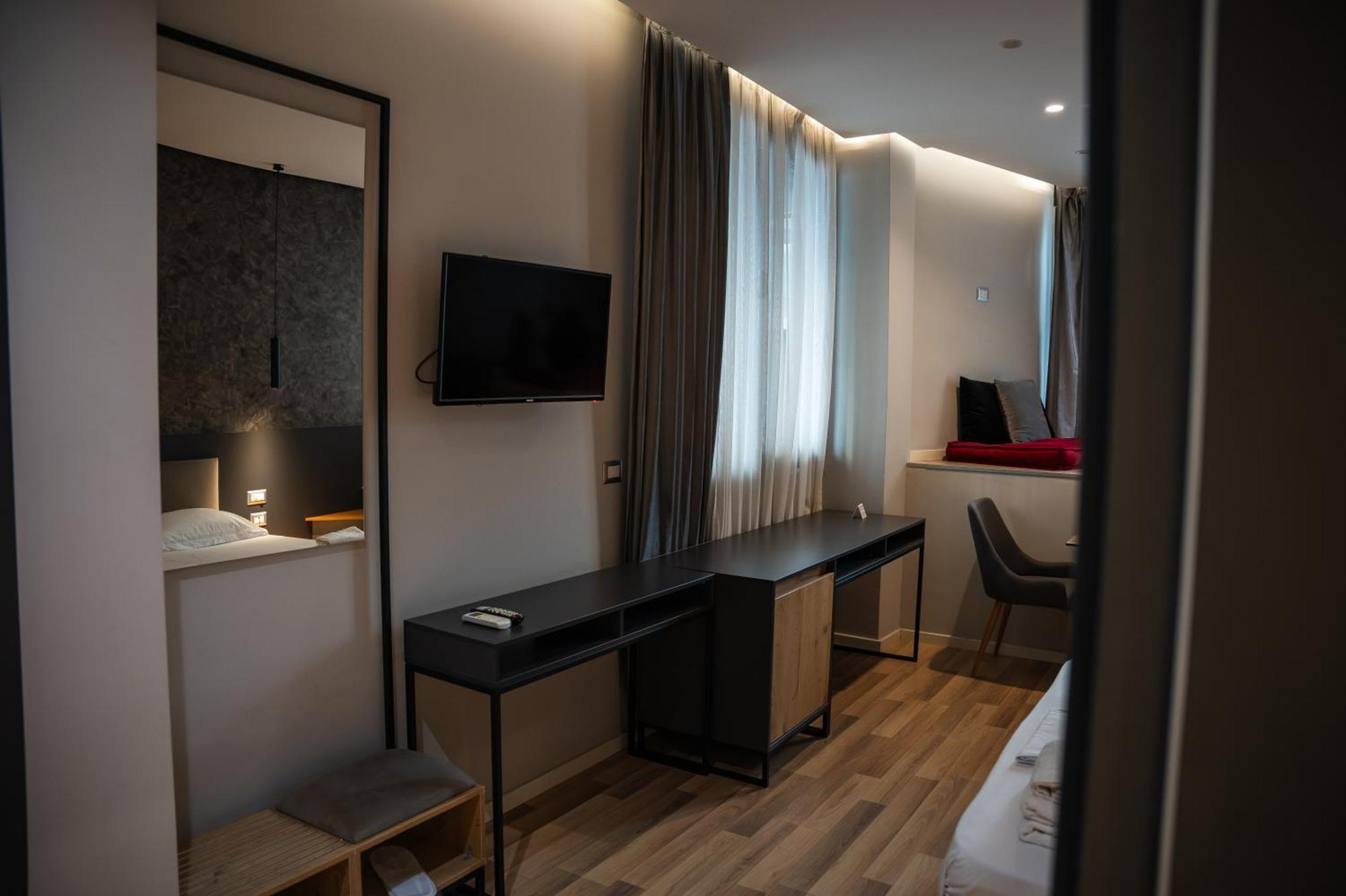 Center Boutique Hotel Tirana Exterior photo