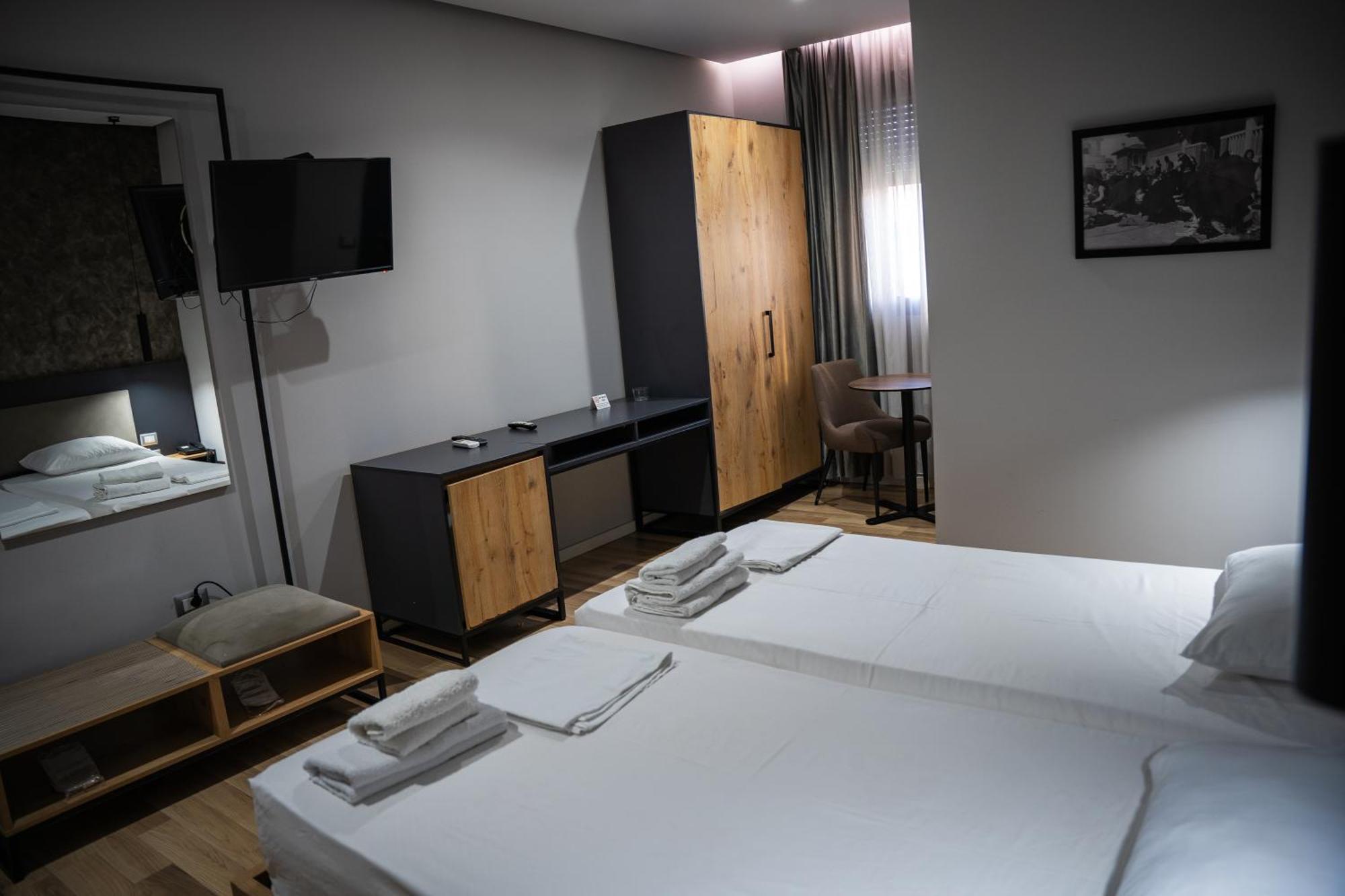 Center Boutique Hotel Tirana Exterior photo