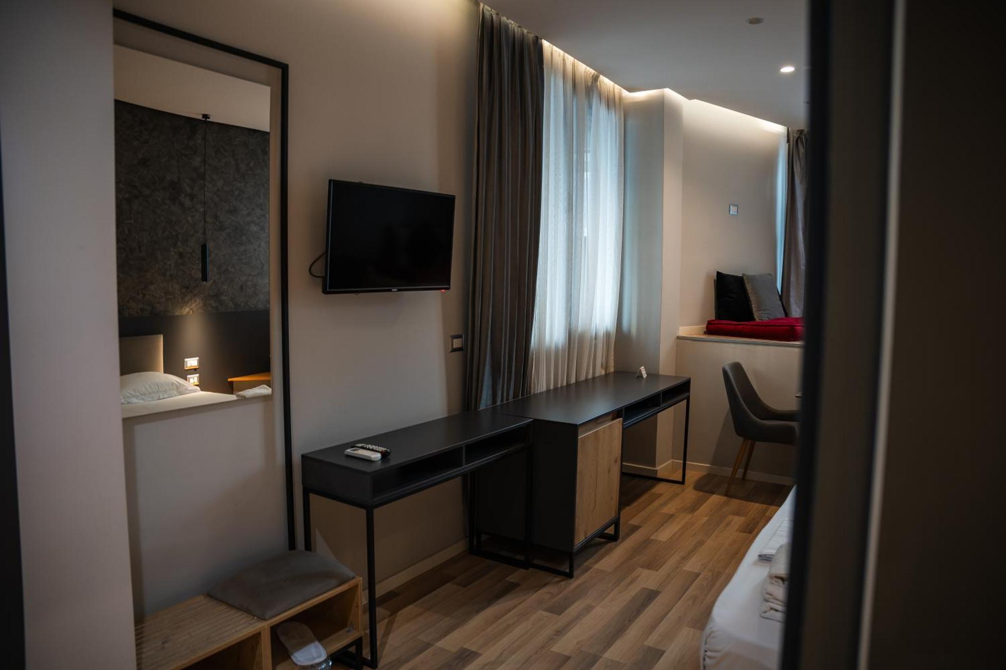 Center Boutique Hotel Tirana Exterior photo